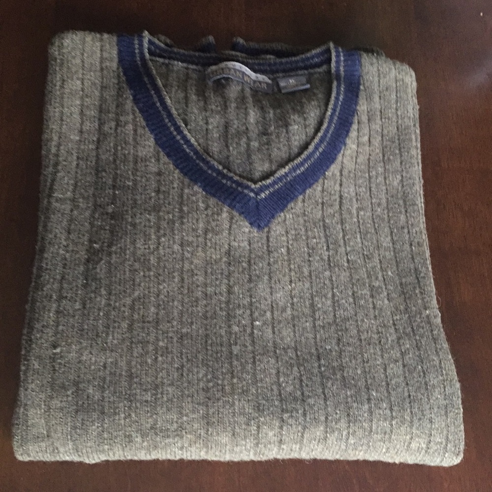 Men’s v-neck sweater-oversized!